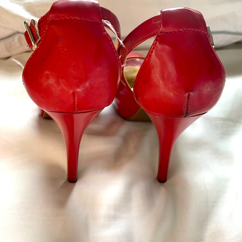 Cherry red GUESS shoes 6.5 ready for the holidays.